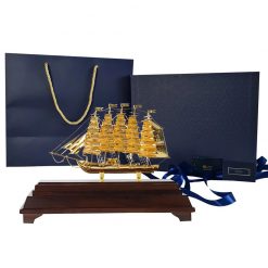 Mô hình thuyền buồm đặt bàn