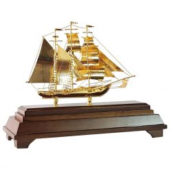 Mô hình thuyền buồm phong thủy đế gỗ