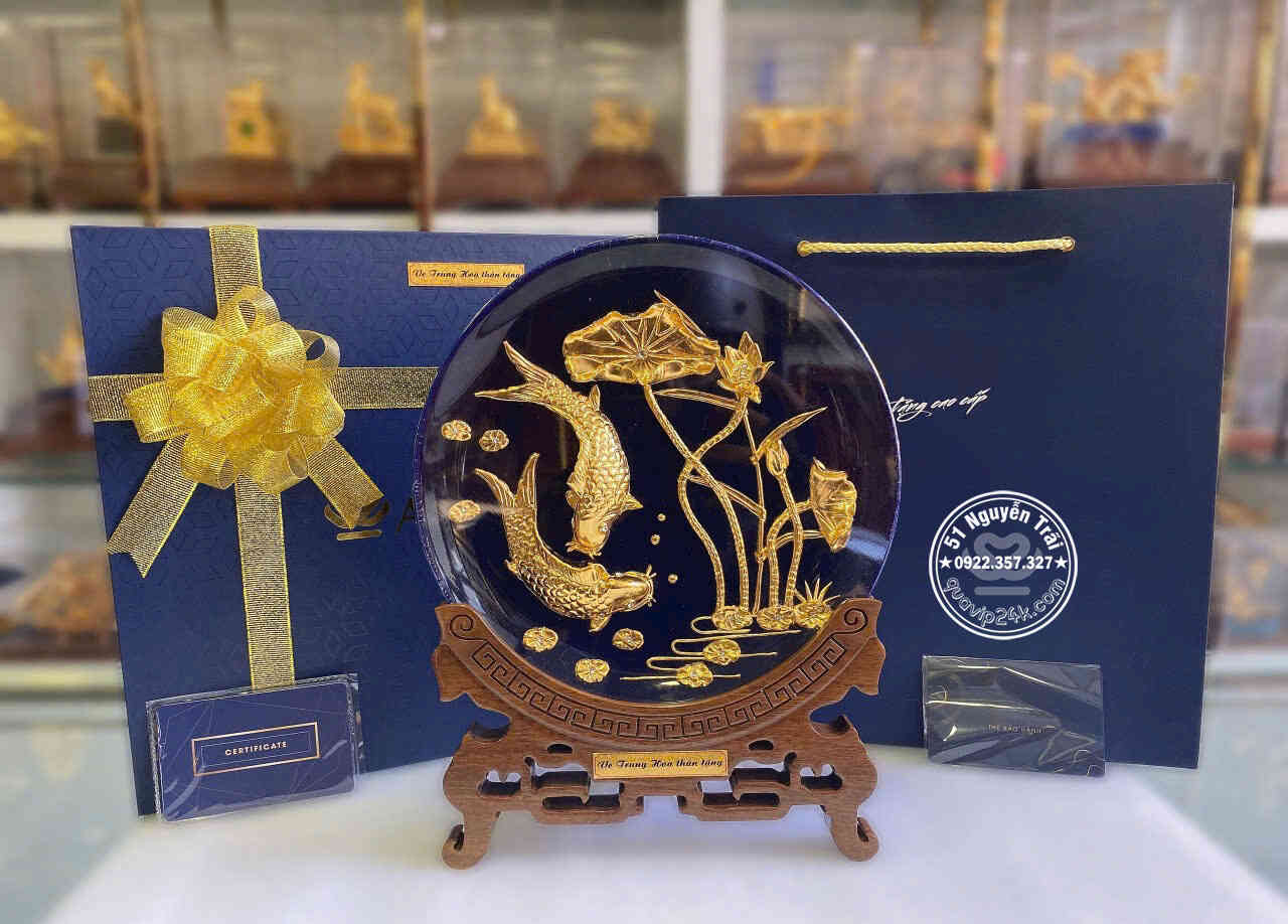 Quà tặng tân gia bạn thân đĩa cá chép hoa sen