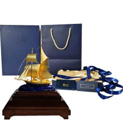 Mo hình thuyền buồm act gold