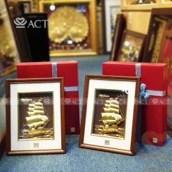 tranh thuyền mạ vàng