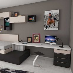 Tranh ngựa dát vàng trong không gian phòng làm việc