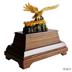 Tượng đại bàng phong thủy dát vàng