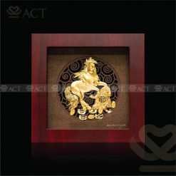 tranh ngựa phong thủy dát vàng