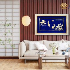 Treo tranh đôi cá chép hoa sen trong phòng khách