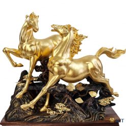 Tượng đôi ngựa dát vàng