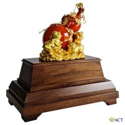 Tượng heo tài lộc đế gỗ óc chó cao cấp